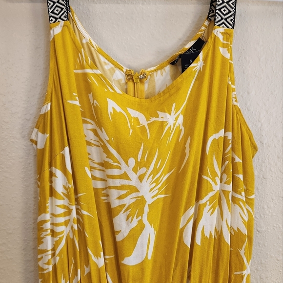 MSK Yellow Sleveless Floral Dressy Romper Size Small. Pants. - Picture 4 of 12